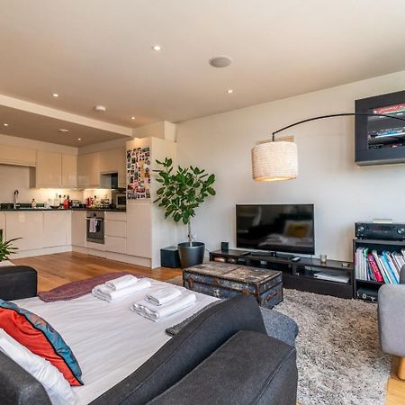 Bright & Spacious Battersea Flat Londen Buitenkant foto