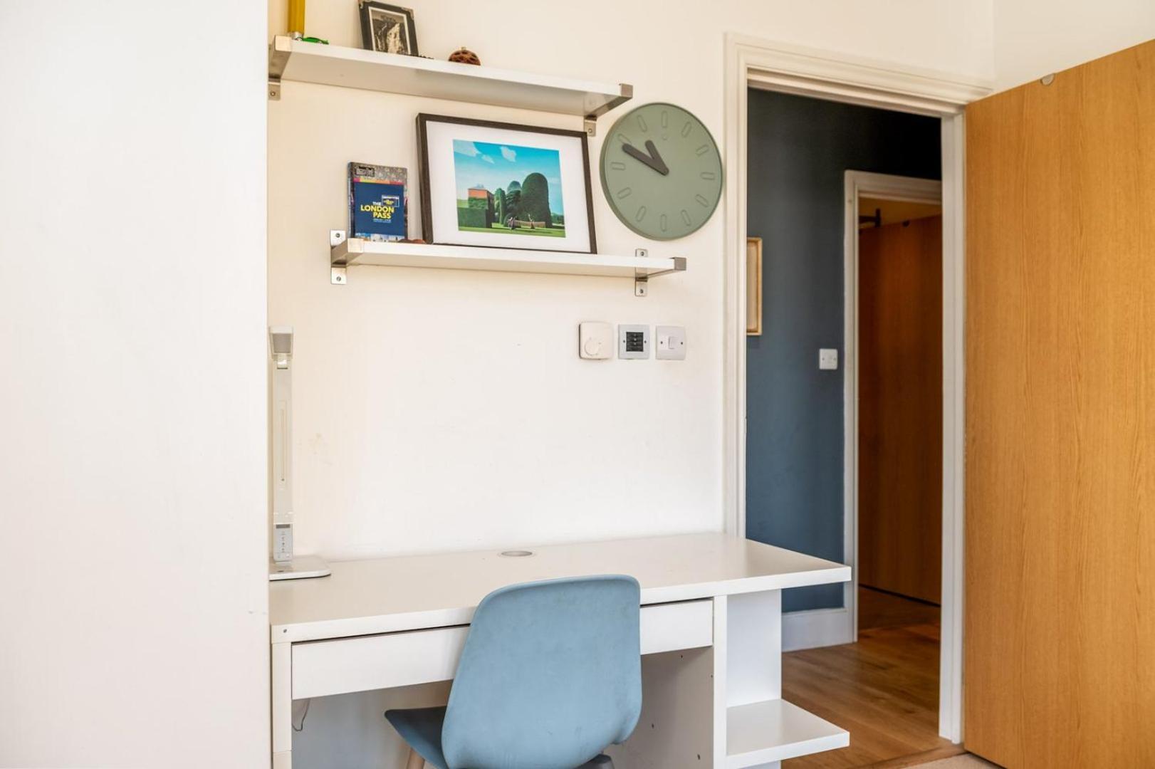 Bright & Spacious Battersea Flat Londen Buitenkant foto