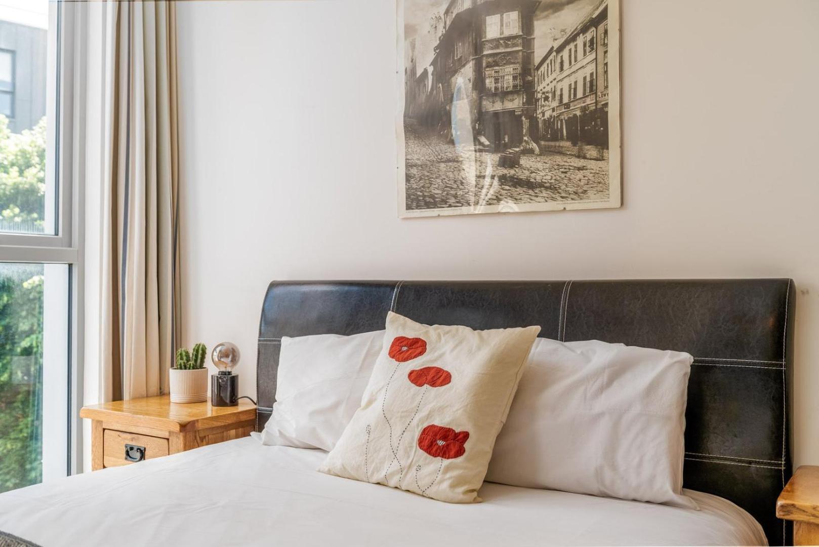 Bright & Spacious Battersea Flat Londen Buitenkant foto