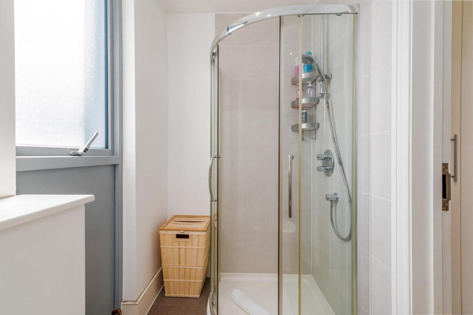 Bright & Spacious Battersea Flat Londen Buitenkant foto