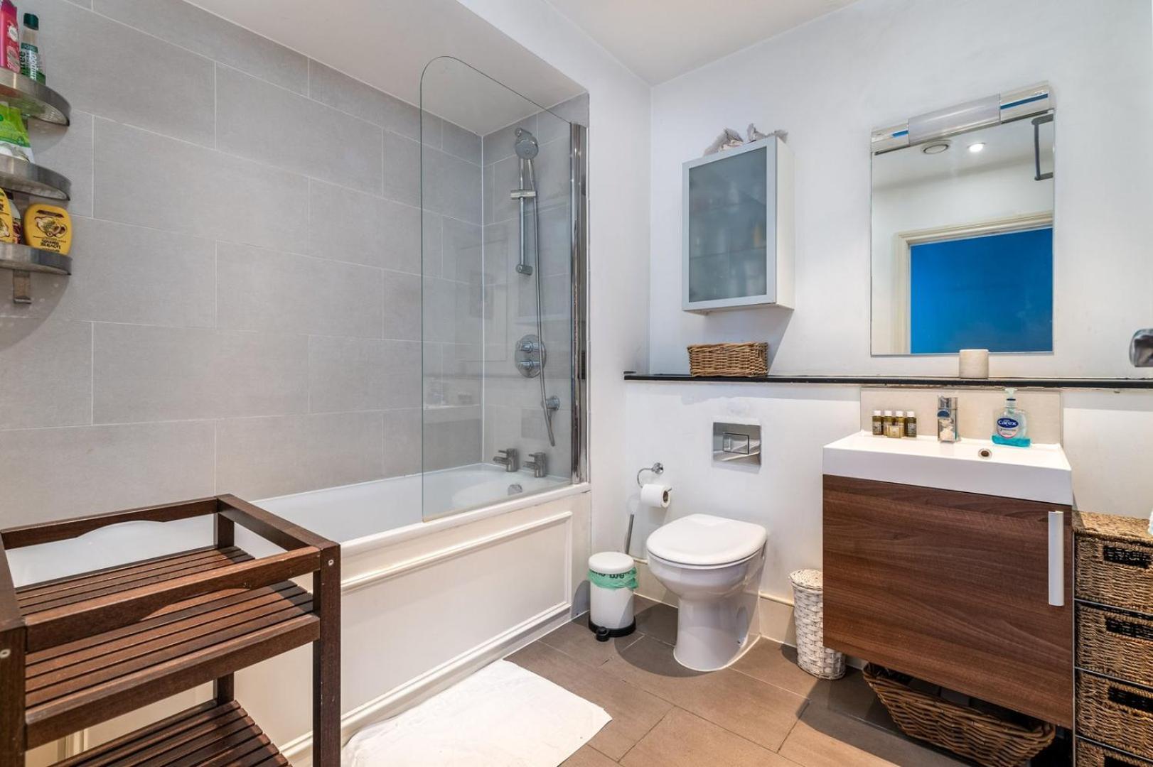 Bright & Spacious Battersea Flat Londen Buitenkant foto