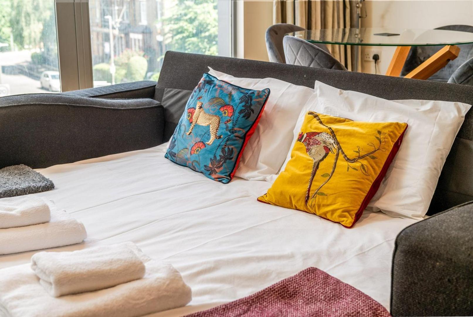 Bright & Spacious Battersea Flat Londen Buitenkant foto