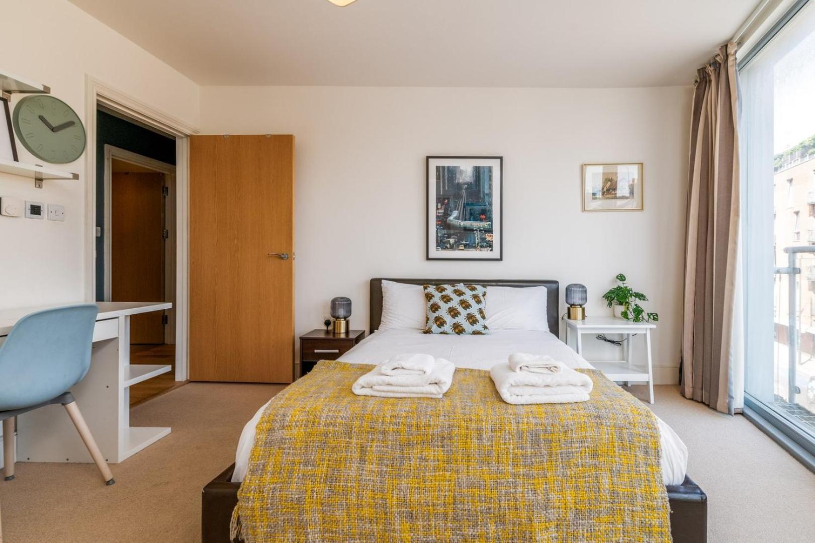 Bright & Spacious Battersea Flat Londen Buitenkant foto